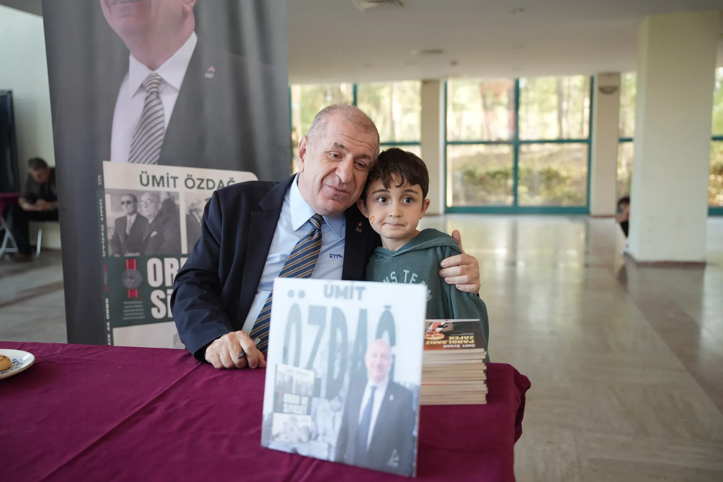 Ümit Özdağ Denizli Kitap Fuarı’na katıldı